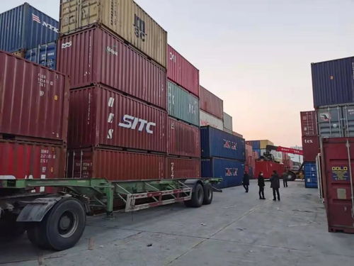 貨代車隊(duì)年終變奏 倉(cāng)庫(kù)變堆場(chǎng)，年前最后一班崗的挑戰(zhàn)與堅(jiān)守